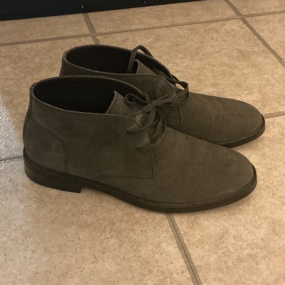 Bloomingdale's Dark Gray Chukka Boots